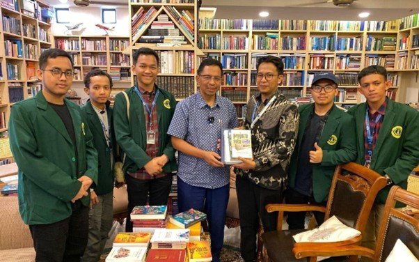 Diskusi Teori Linguistik